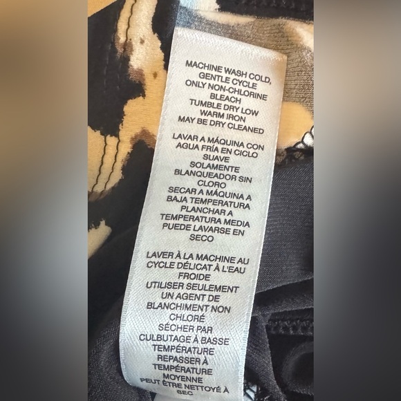 Women’s Chico’s Women’s Tunic w/ Trim Size 1 (US Medium) Tunic - Picture 6 of 7